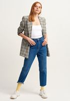 Casual Kare Yaka Atlet ve Mom-Fit Jean Pantolon Kombini