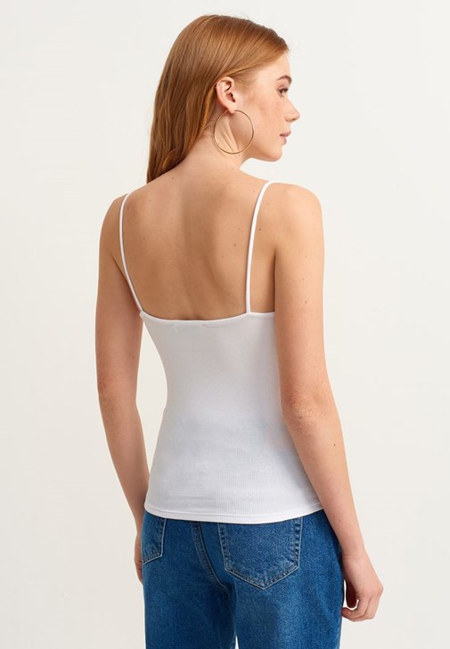 Casual Kare Yaka Atlet ve Mom-Fit Jean Pantolon Kombini