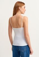 Casual Kare Yaka Atlet ve Mom-Fit Jean Pantolon Kombini