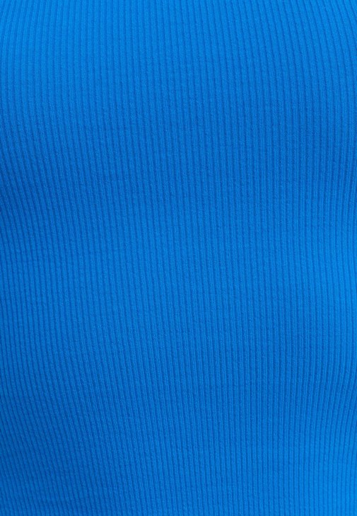 Halter-Neck Tank ve Kargo Jogger Pantolon Kombini