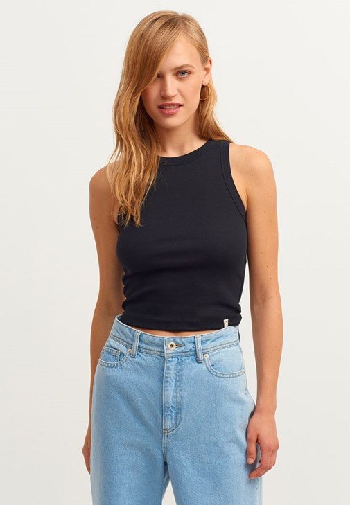 Halter Yaka Atlet ve Denim Pantolon Kombini