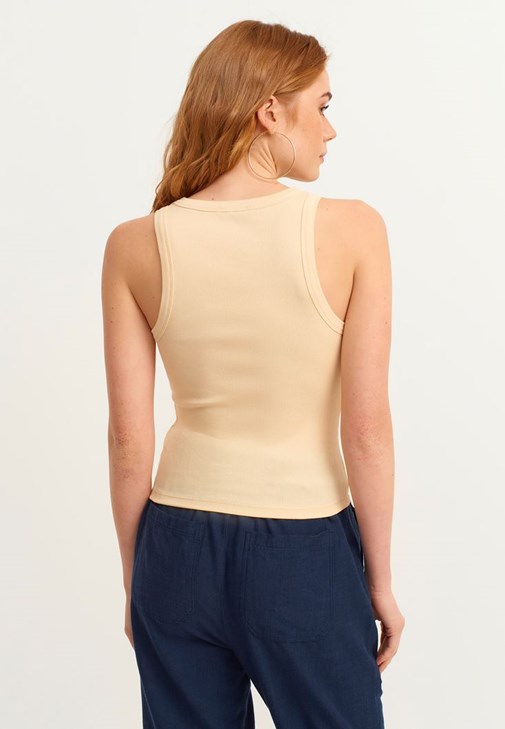 Halter-Neck Tank ve Bağcıklı Pantolon Kombini