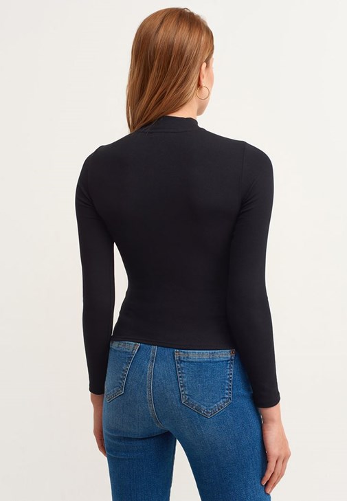 Fermuarlı Yaka Casual Top ve Mom-Fit Jean Pantolon Kombini