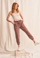 Nature Friendly Jogger Pantolon ve Dikişsiz İnce Askılı Crop Top Kombini