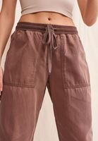 Nature Friendly Jogger Pantolon ve Dikişsiz İnce Askılı Crop Top Kombini