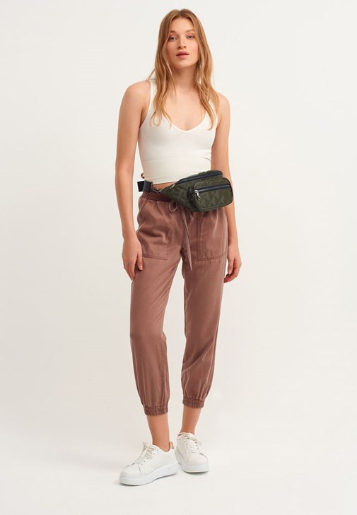 Nature Friendly Jogger Pantolon ve Dikişsiz İnce Askılı Crop Top Kombini