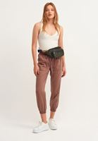 Nature Friendly Jogger Pantolon ve Dikişsiz İnce Askılı Crop Top Kombini