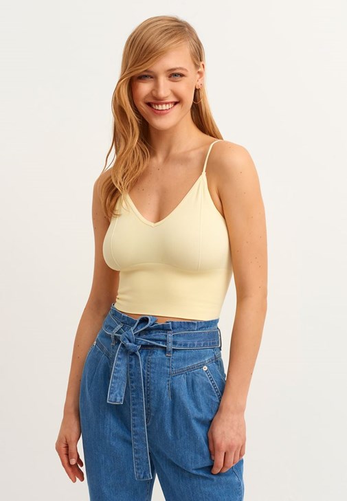 Nakışlı Hırka ve Denim Pantolon Kombini
