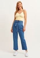 Nakışlı Hırka ve Denim Pantolon Kombini