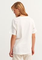 Bayan Krem Close-Fit Artwork Baskılı Tişört