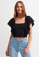 Bayan Siyah Fırfırlı ve Nakışlı Crop Bluz
