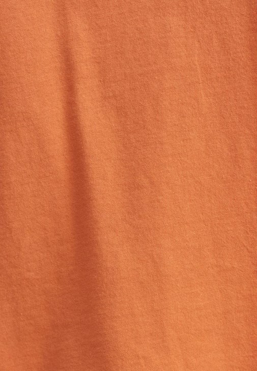 V-Neck Tişört ve Jogger Pantolon Kombini