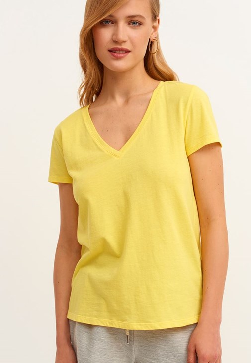 V-Neck Tişört ve Sweat Short Kombini 