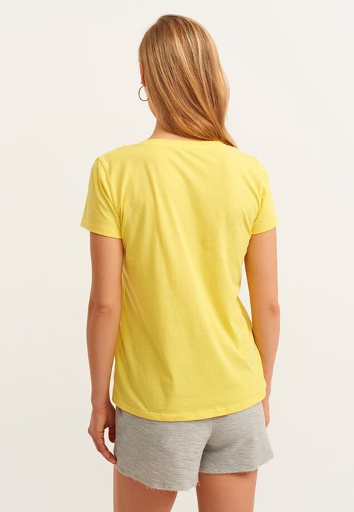 V-Neck Tişört ve Sweat Short Kombini 