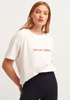 Bayan Krem Baskılı Boyfriend Tişört