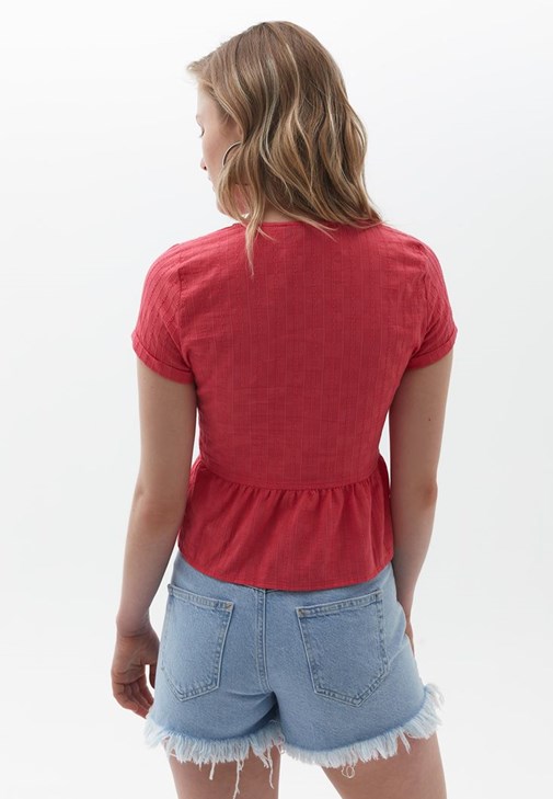  Bağcıklı Crop Bluz ve Denim Şort Kombini