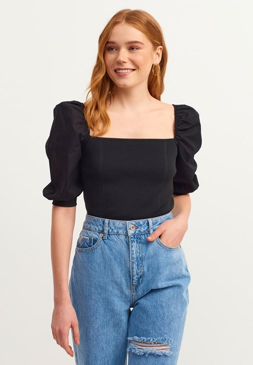 Balon Kollu Romantik Triko ve Denim Pantolon Kombini