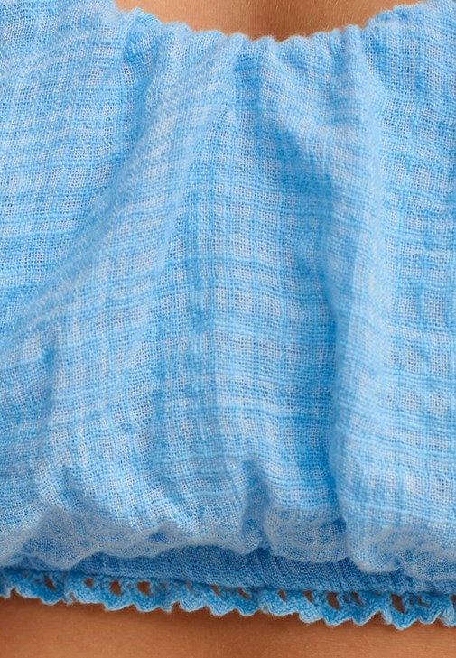 Askılı Crop Top ve Denim Şort Kombini