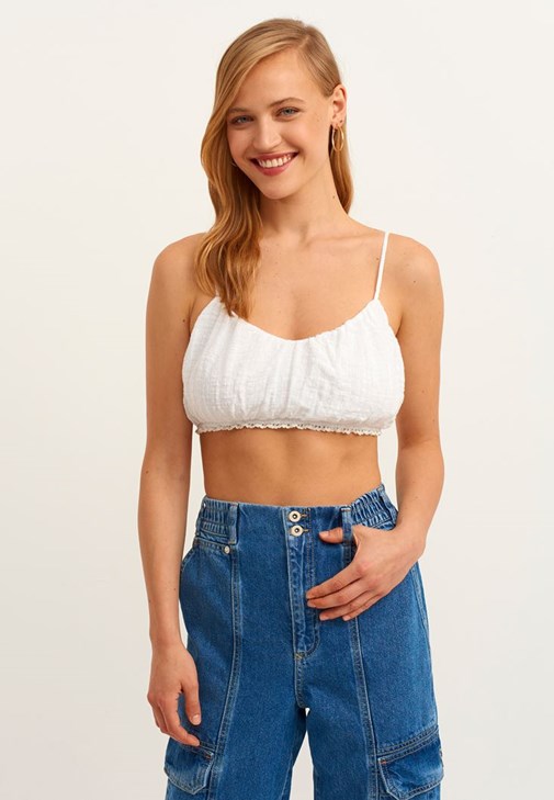 Büzgülü Crop Top ve Kargo Pantolon Kombini