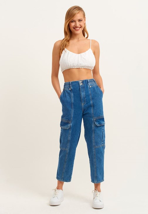 Büzgülü Crop Top ve Kargo Pantolon Kombini
