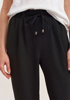 Bayan Siyah Pileli Carrot-Fit Pantolon