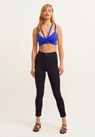 Çapraz Askılı Büstiyer ve Skinny Pantolon Kombini