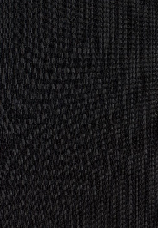 Boyundan Bağlamalı Tank ve Crop Pantolon Kombini