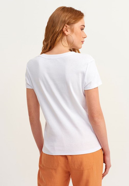 V-Neck Salopet Tulum Ve Sneaker Kombini