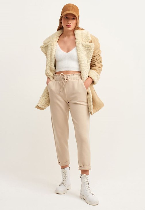 Wide-Leg Sweat Pantolon ve Vegan Deri Blazer Ceket Kombini
