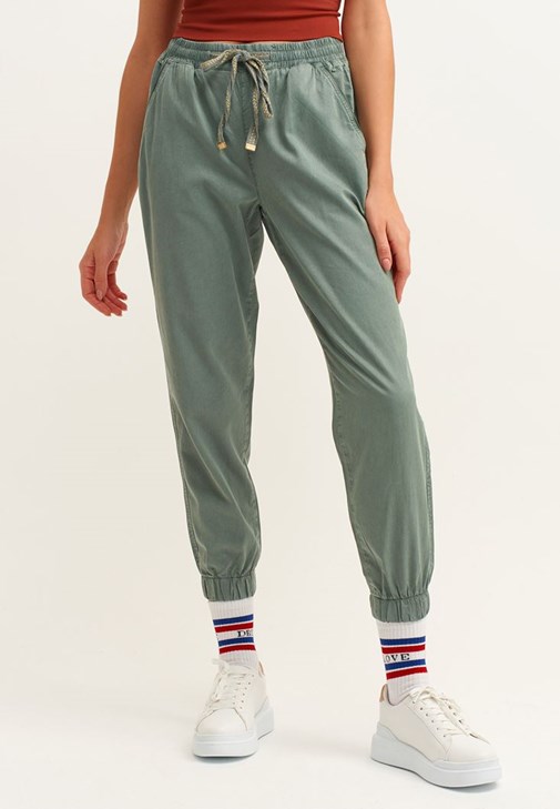 Nature Friendly Jogger Pantolon ve Kapüşonlu Sweatshirt Kombini
