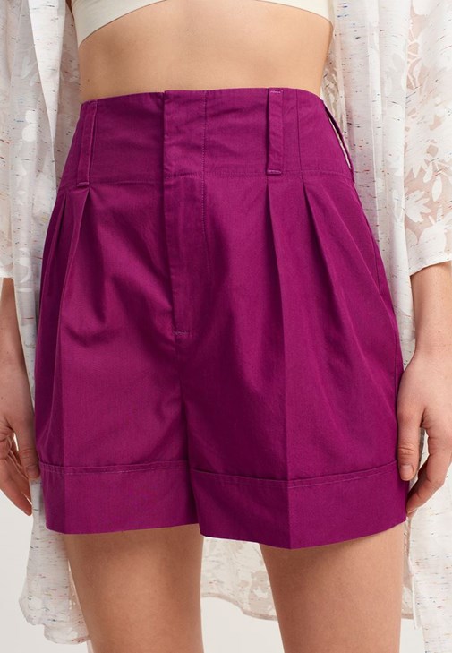 Pileli Mini Şort ve Kuşaklı Kimono Kombini 