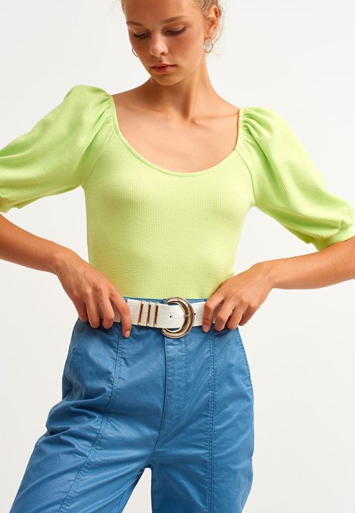 Balon Kollu Bluz ve Crop Pantolon Kombini