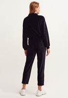 Velvet Jogger Pantolon ve Uzun Kollu Triko Top Kombini