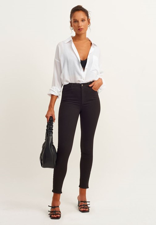 Skinny Pantolon ve Oversize Cepli Gömlek Kombini