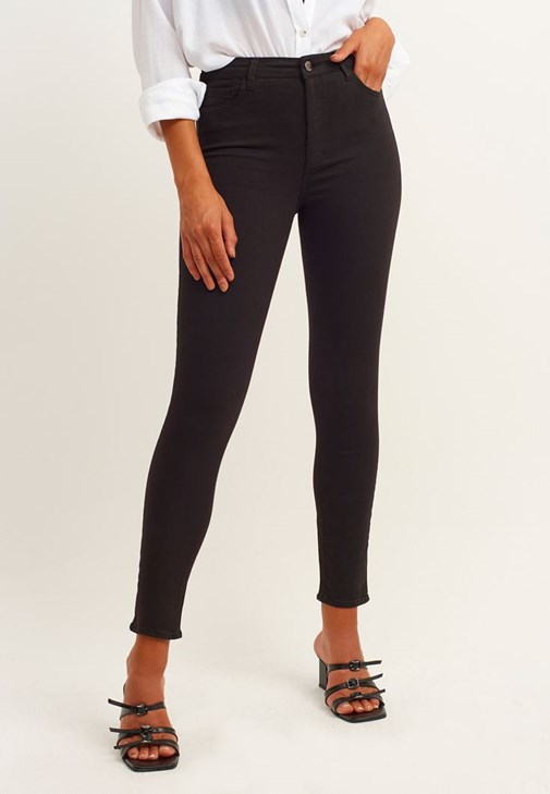 Skinny Pantolon ve Oversize Cepli Gömlek Kombini