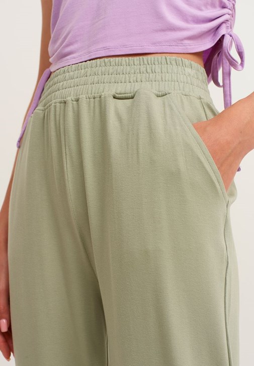 Jogger Pantolon ve Büzgülü Crop Top Kombini