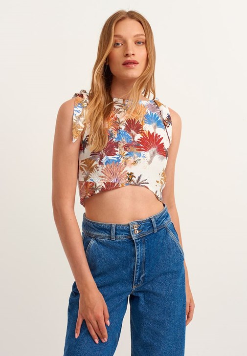 Bağcıklı Asimetrik Crop ve Denim Pantolon Kombini