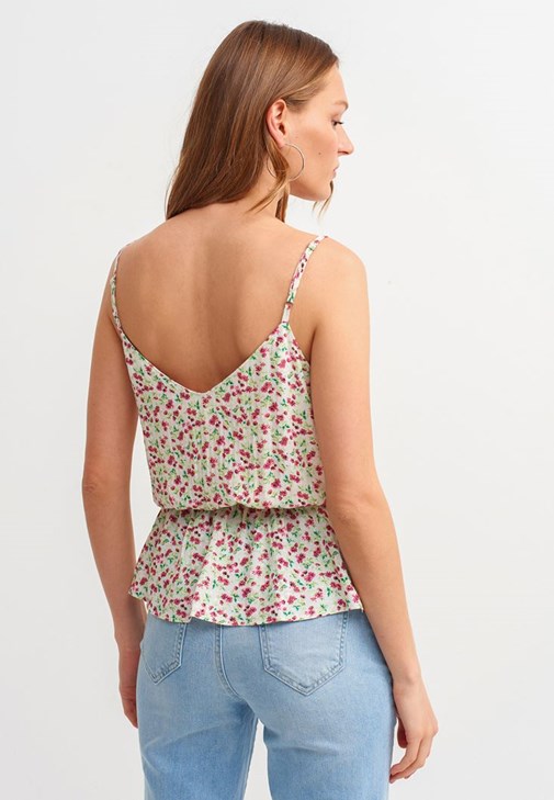 Fırfır Detaylı Atlet ve Denim Pantolon Kombini