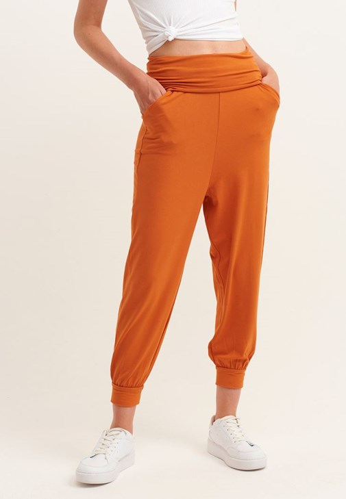 Crop Atlet ve Jogger Pantolon Kombini