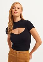Bayan Siyah Cut-Out Detaylı Roll-Neck Tişört
