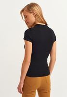 Bayan Siyah Cut-Out Detaylı Roll-Neck Tişört