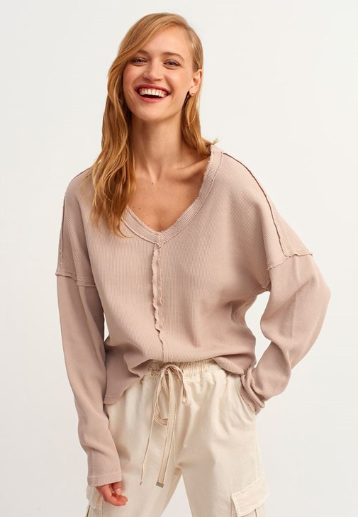 Oversize V-Neck Triko ve Kargo Pantolon Kombini