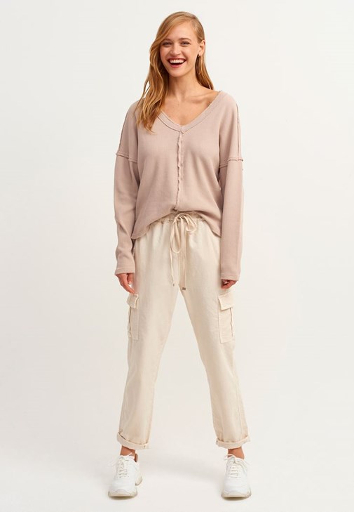 Oversize V-Neck Triko ve Kargo Pantolon Kombini