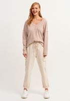 Oversize V-Neck Triko ve Kargo Pantolon Kombini