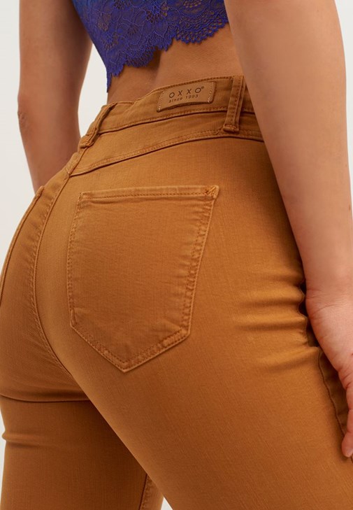 Dantelli Bralet ve Skinny Pantolon Kombini