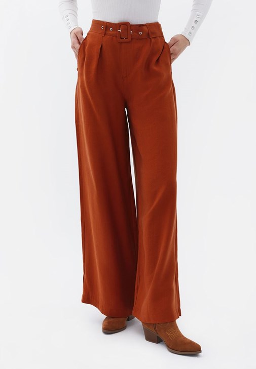 Boyfriend Gömlek ve Kemerli Pantolon Kombini