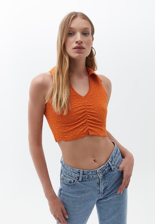 Polo Yaka Atlet ve Denim Pantolon Kombini