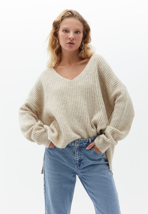 Triko Kazak ve Cigarette-Fit Denim Pantolon Kombini