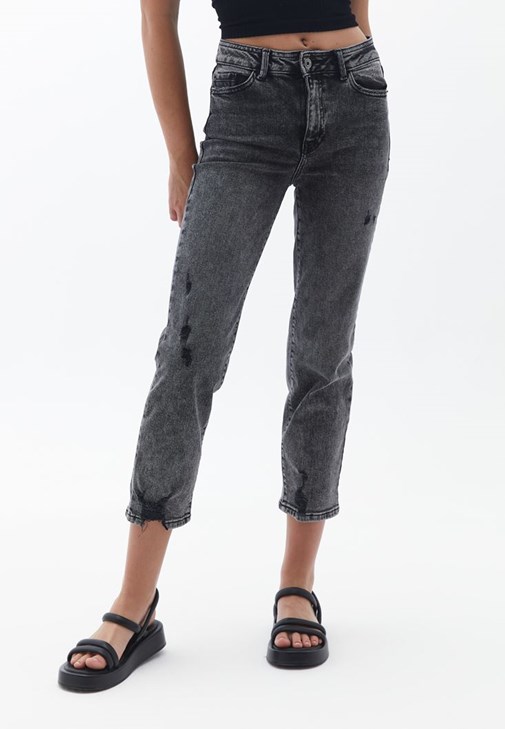 Straight-Fit Pantolon ve Tek Omuzlu Atlet Kombini