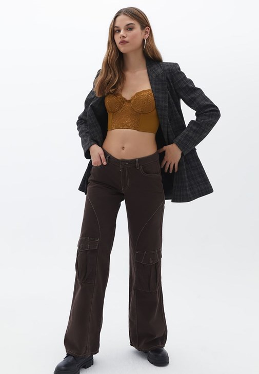 Dantelli Bralet ve Kargo Pantolon Kombini 